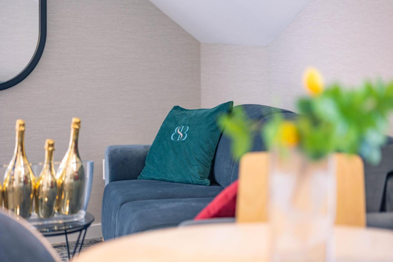 Boulevard Boutique Suites Леба Екстериор снимка