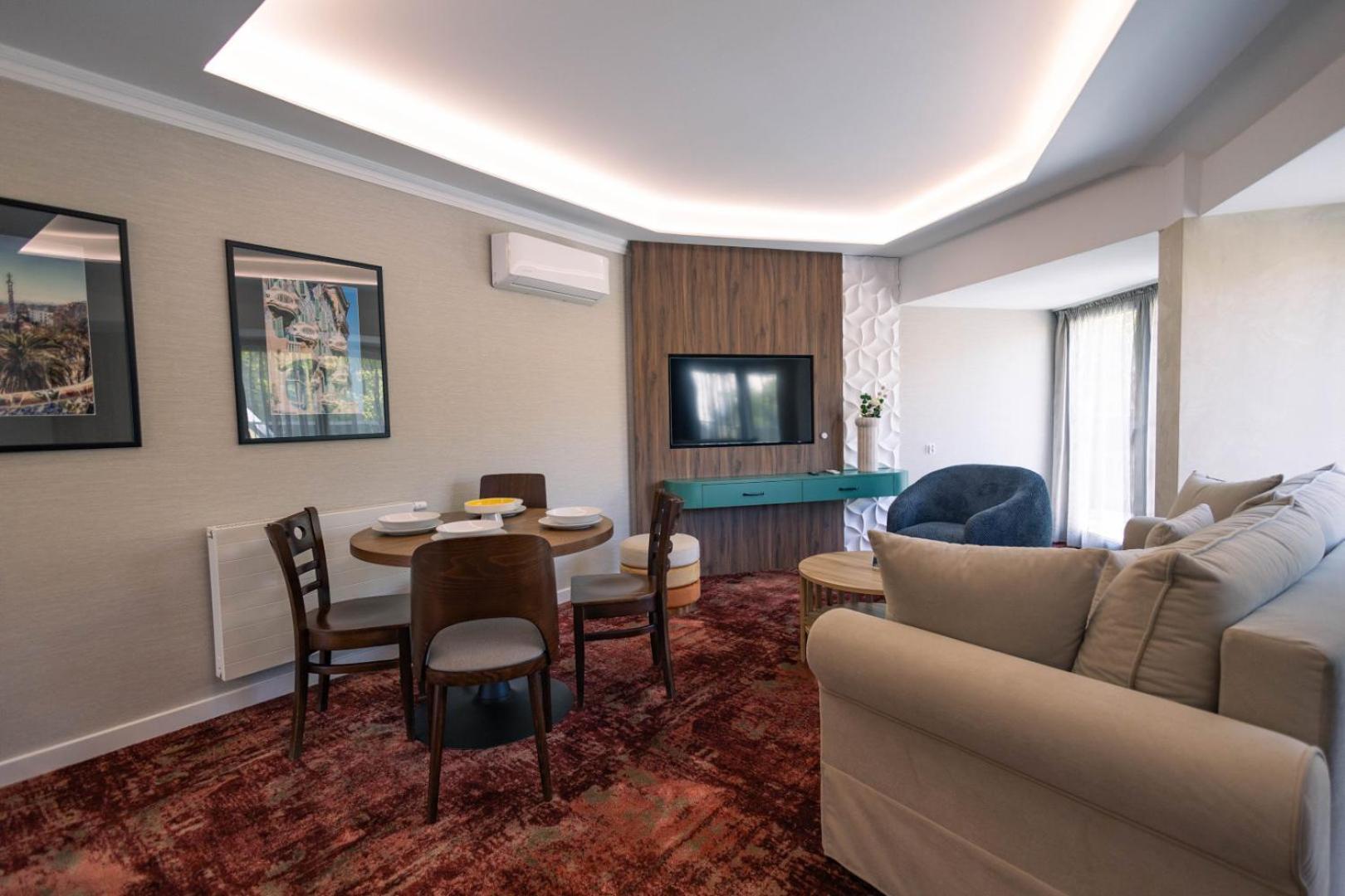 Boulevard Boutique Suites Леба Екстериор снимка