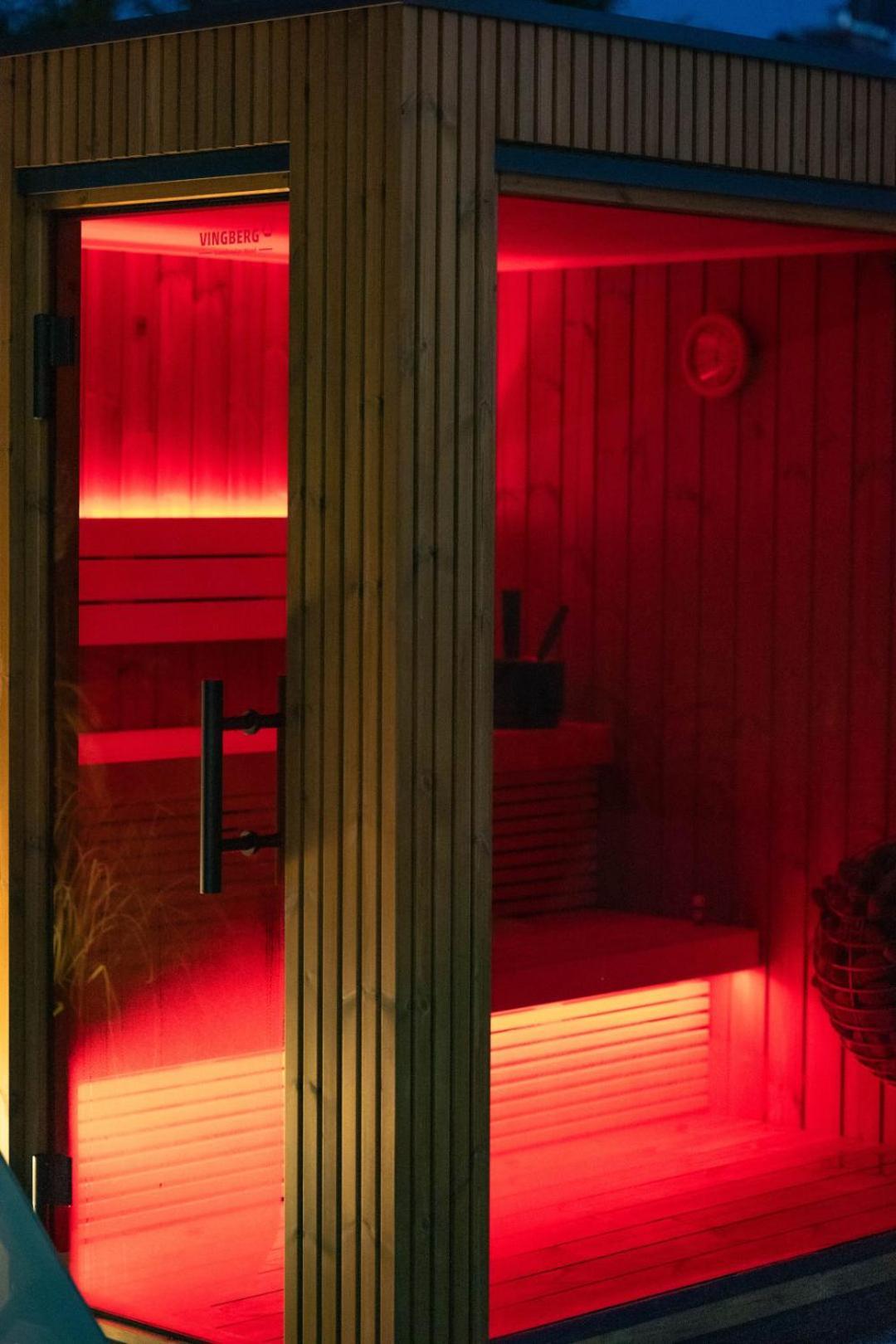 Boulevard Boutique Suites Леба Екстериор снимка